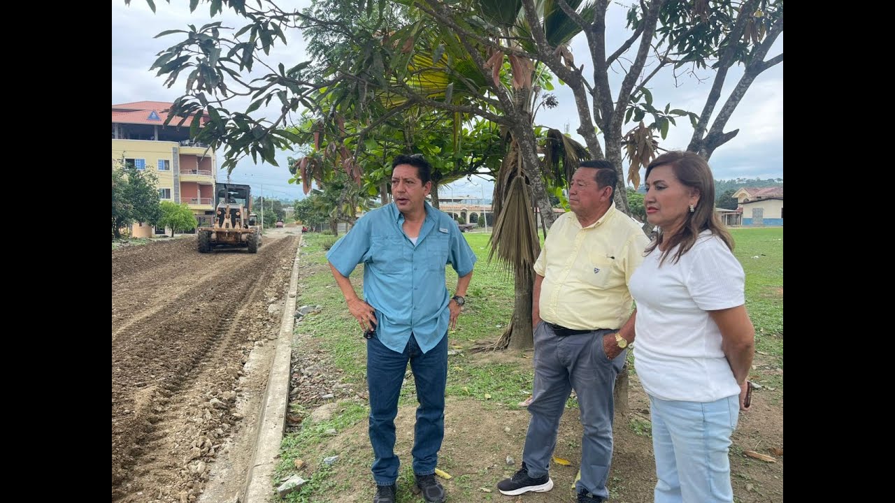 #RE_TRANSMISIÓN: DRA TERESA SOLÍS SUPERVISA TRABAJOS DE COLOCACIÓN DE BASE EN LA CDLA LA LIBERTAD...