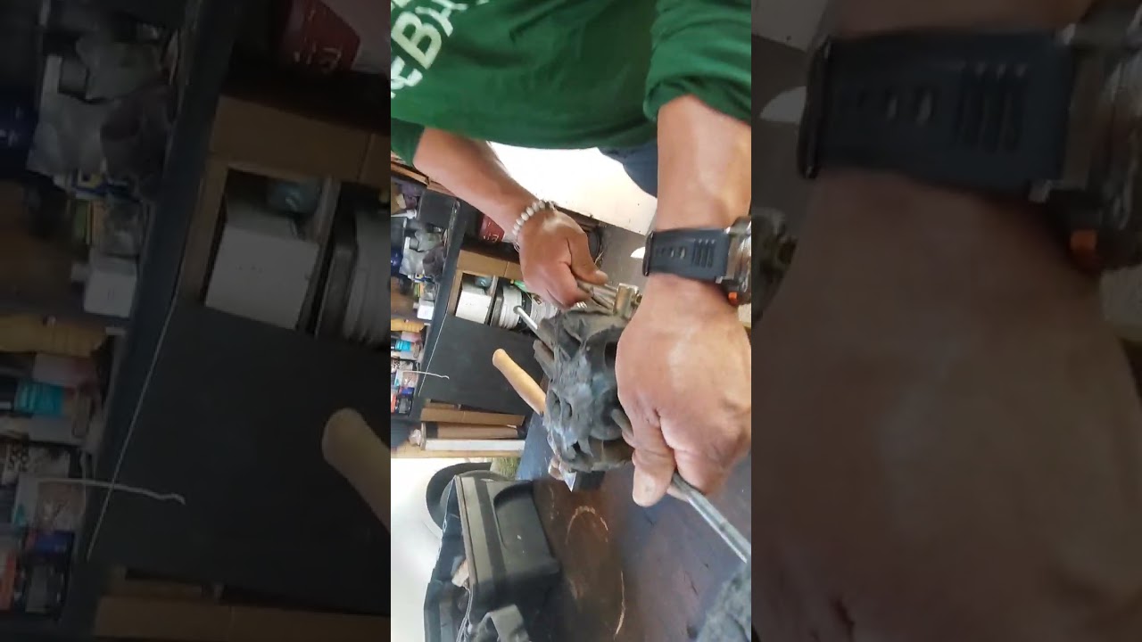2 parte del video donde aprenderemos a reemplazar unas llantas para hielera igloo