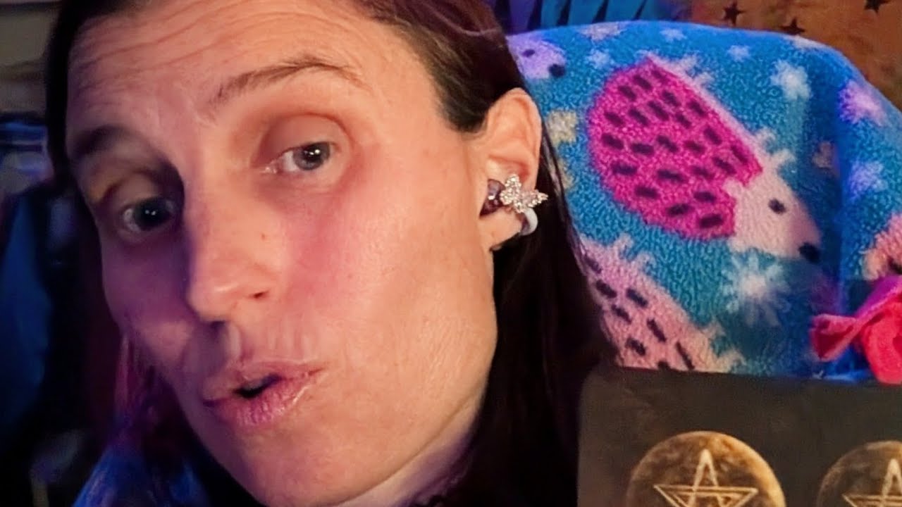 Gemini ♊ your 💕 has a disconnect but your career is amazing 🤩 Tarot read 🔮 #gemini #tarot 