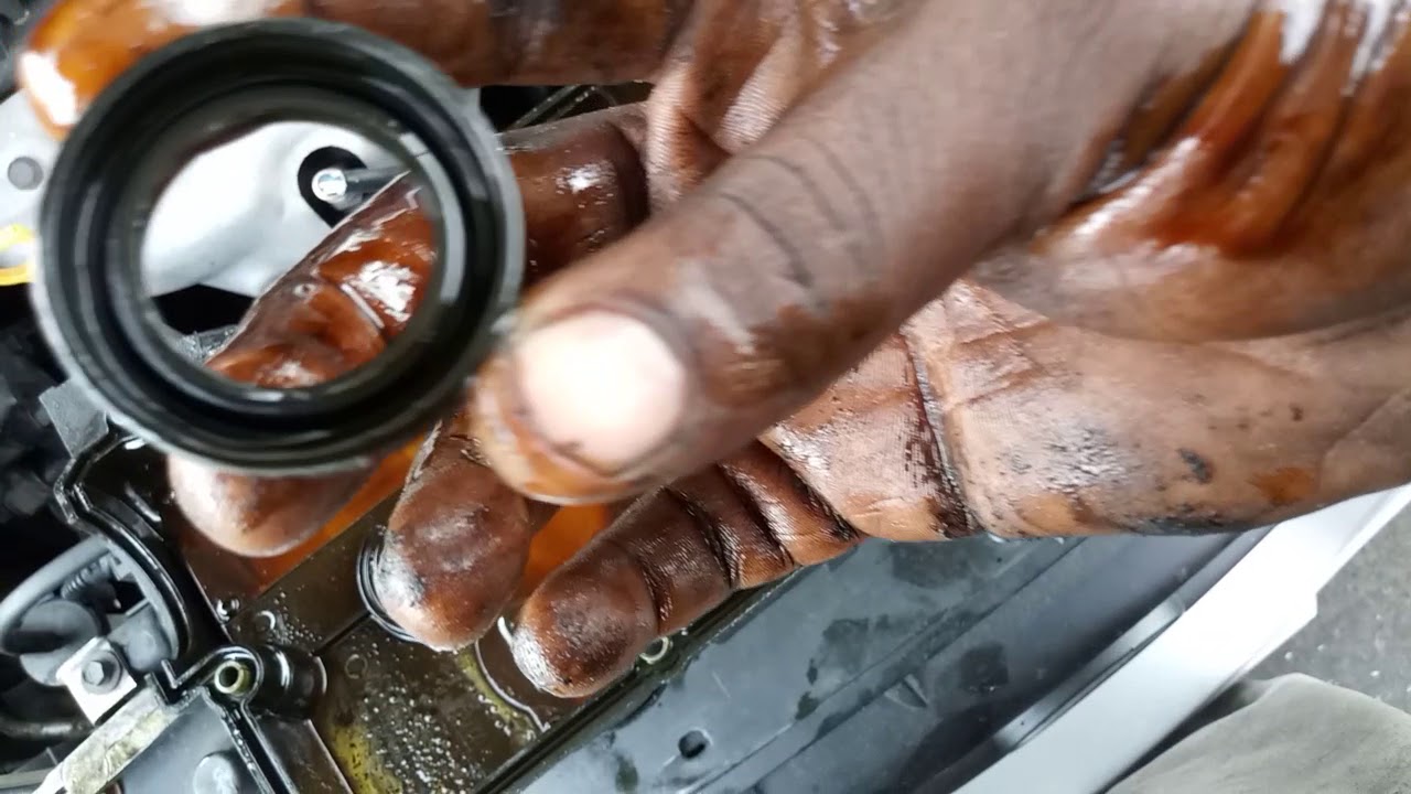 2004 Hyundai Elantra valve cover removal and install.