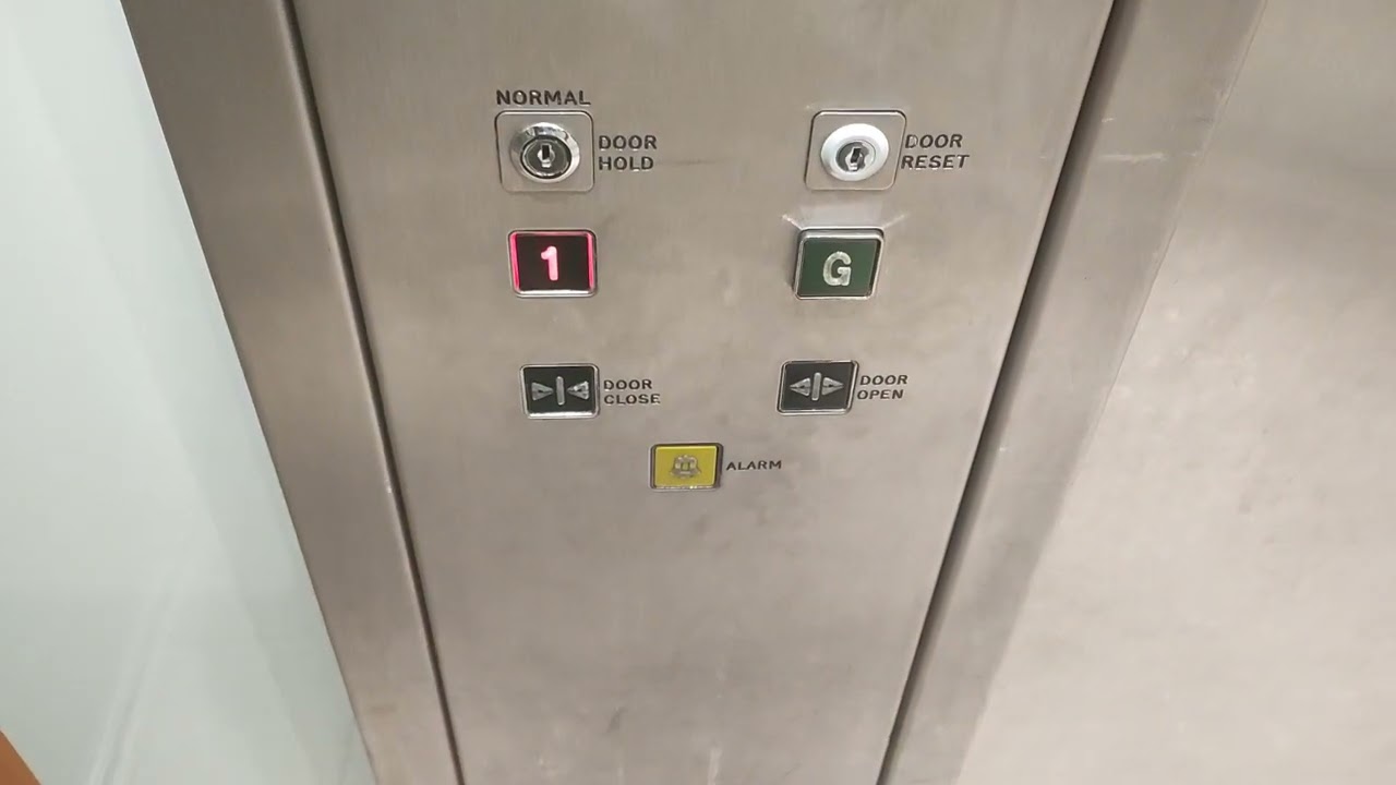 Slightly Modernised Oakland Lift @ Dunelm (Fmr Next) in Feltham