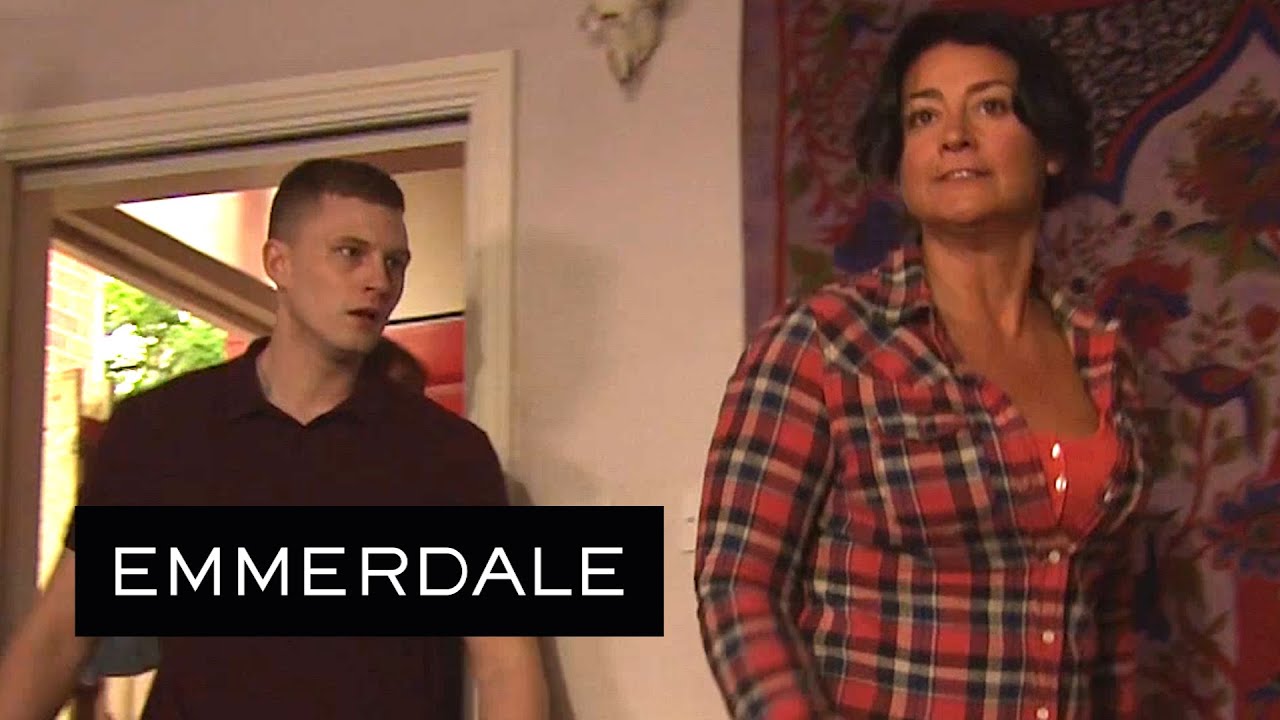 Emmerdale - Moira Falls On A Used Heroin Needle