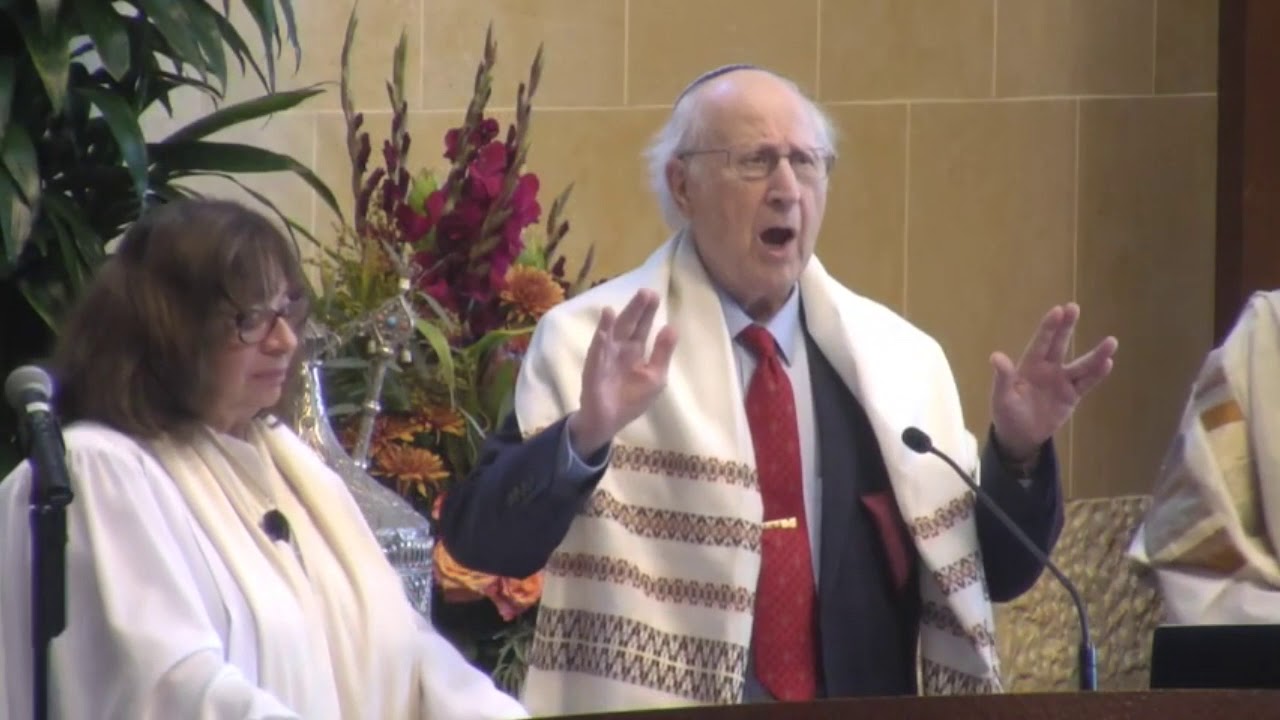 Cantor Merel chants Birkat Kohanim (Rosh Hashanah)