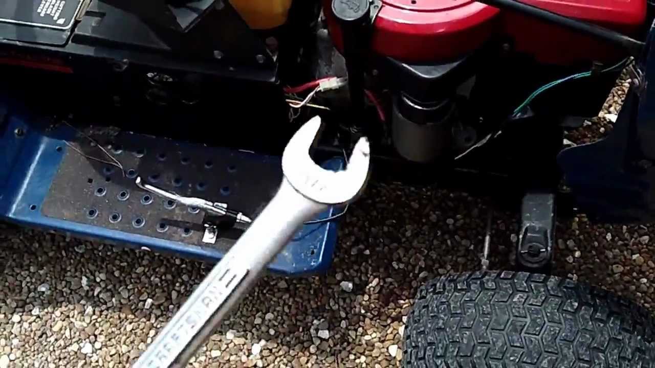 Замена масла в газонокосилке Briggs & Stratton 12,5 л.с.