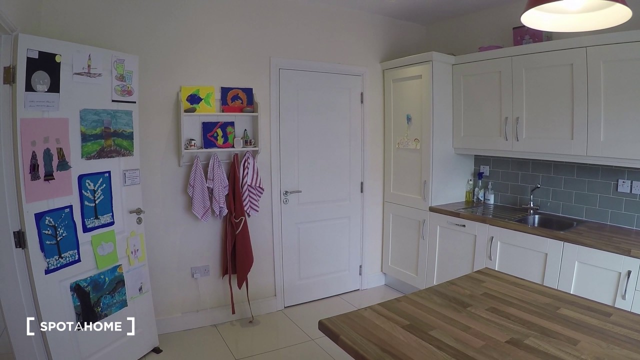 Room to rent in a 4-bedroom house in Stepaside - Spotahome (ref 133096)