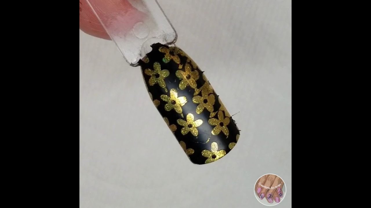 Black Flower Stamp Over Gold Glitter | Nail Art | BornPrettyStore | Creations_by_aylen