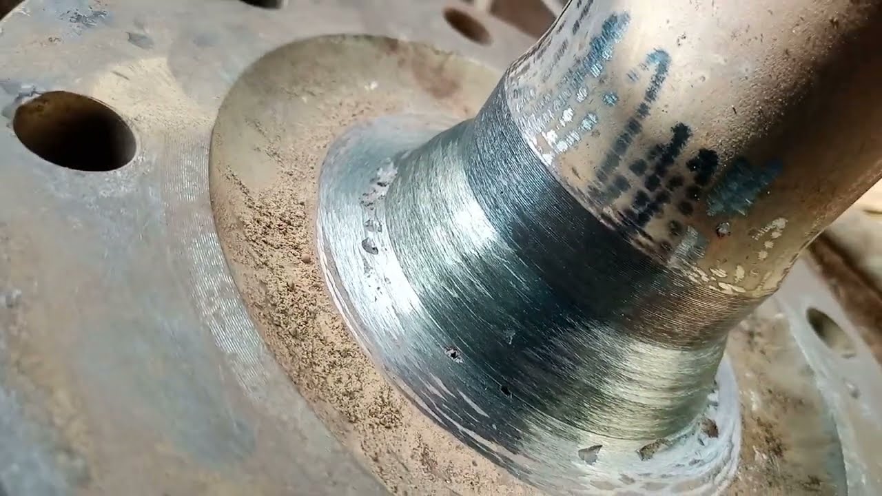 Soudure d'un semi-axe #automobile 👍👍👍👍par Ir Bahati tourneur sur la machine tour