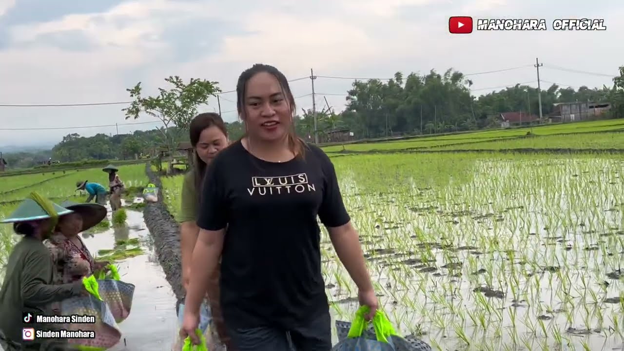 BAYARAN DI NDUM NDUM BEN BAROKAH, 😘SENENGE IBU IBU TANDUR DI KASIH BINGKISAN,,