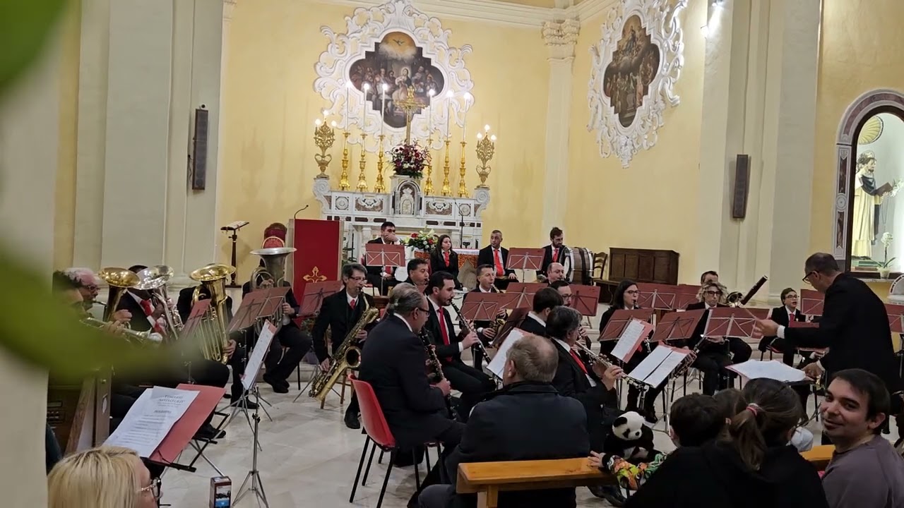 Nessun dorma - Puccini - A. Musicale Città di Oria - Direttore G. Semeraro solista A.Garibaldi