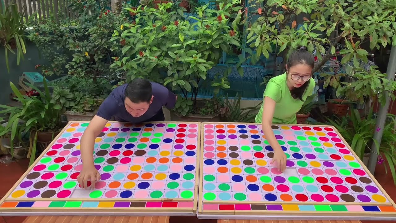 Puzzle sorting ball game challenging game board