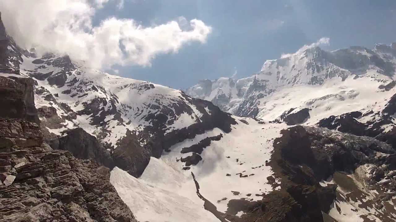Playing with the Apache - Base Jump 2012 le Blond