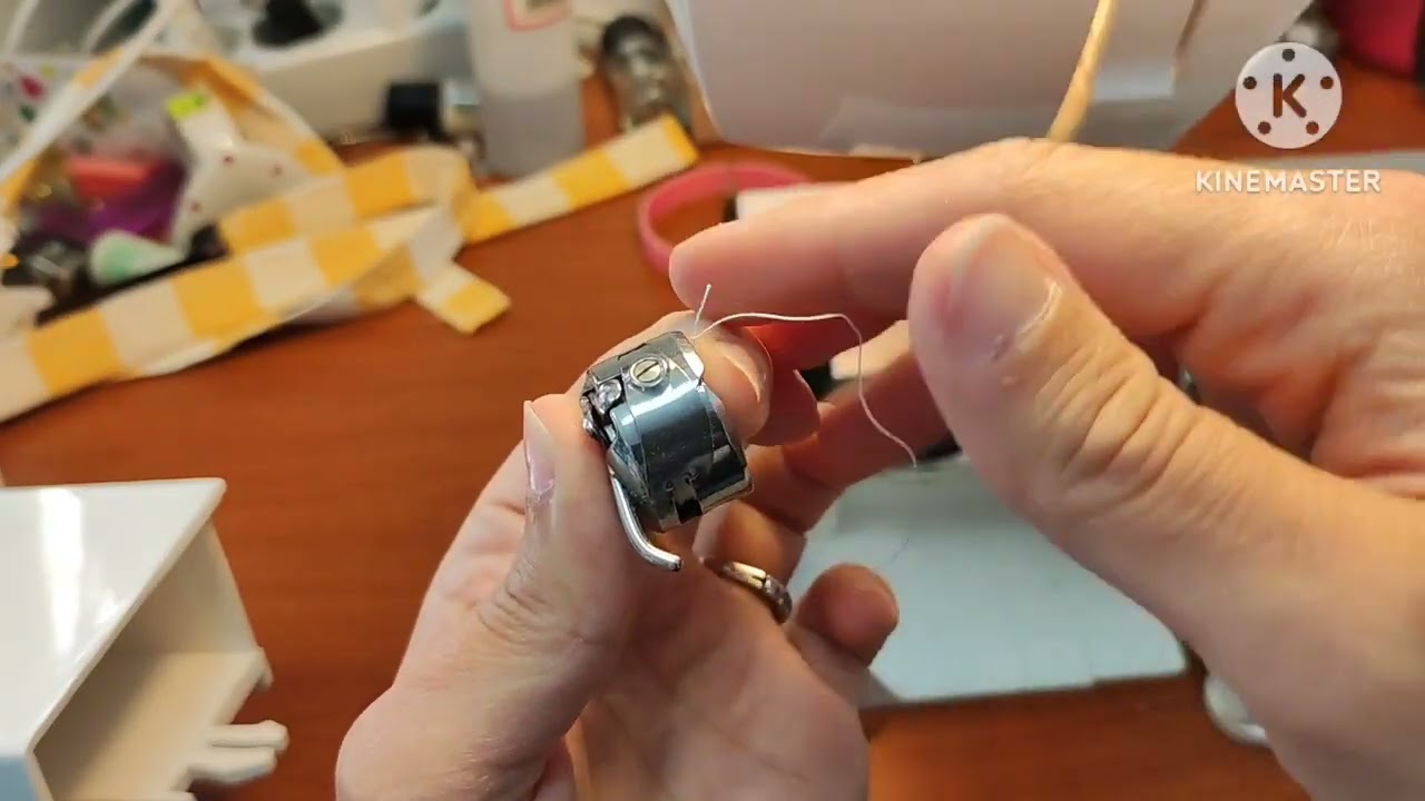 TUTORIAL: COME INFILARE (di sotto) LA MACCHINA DA CUCIRE