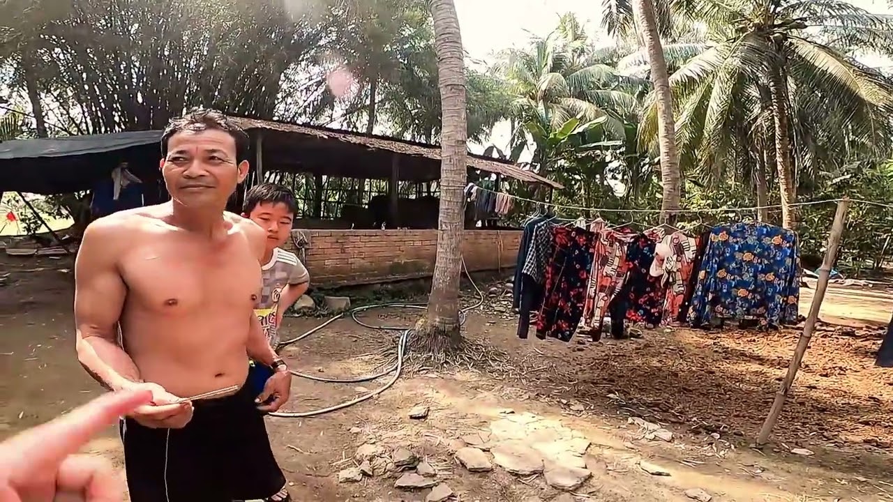 Meeting a cordial, vigorous & loving family near Binh Ninh, Tien Giang province, Vietnam.