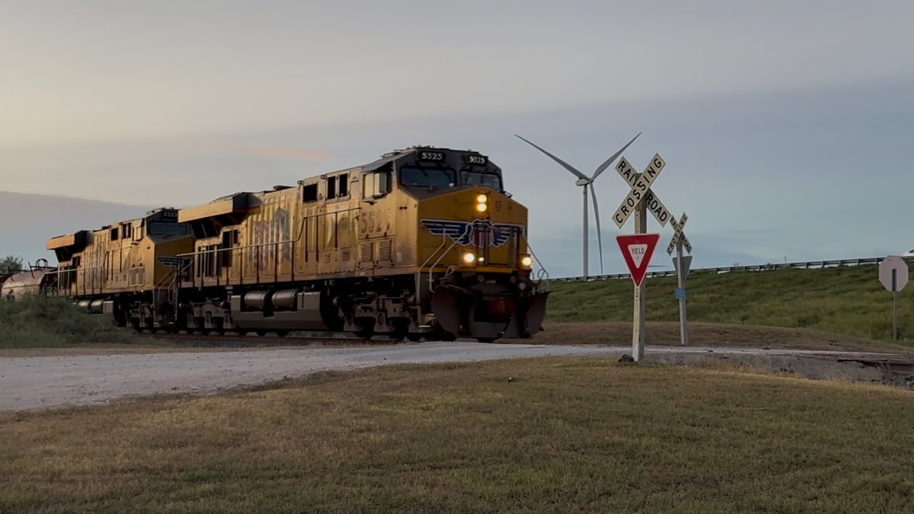 UP 5525 AC45CCTE leading the M-EWOL manifest in Raymondville, TX to San Benito, TX | 3 clips |