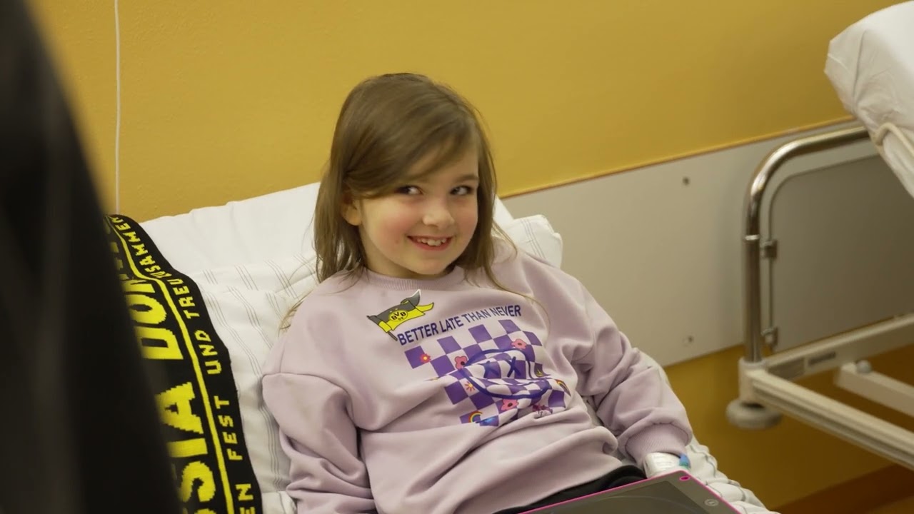 BVB-Stars bringen Kinderaugen zum Leuchten: Herzlicher Klinikbesuch zur Weihnachtszeit 🎄⚽