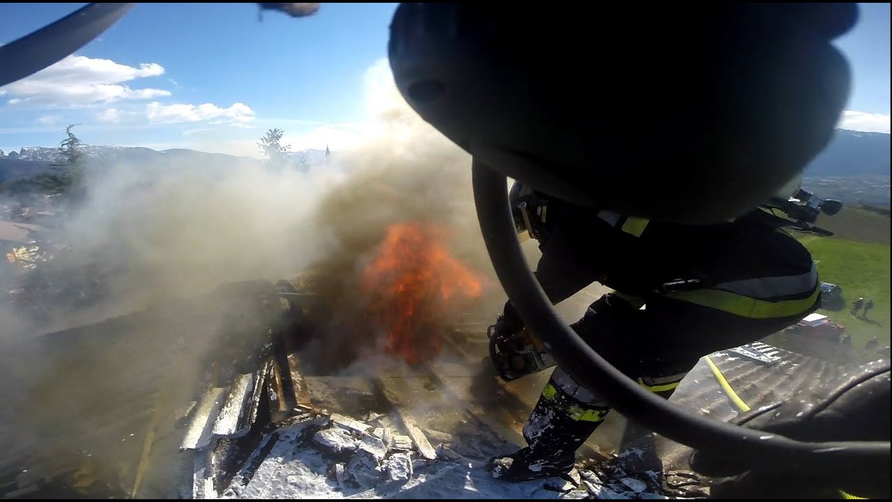 Incendio abitazione - Vigili del Fuoco Cles 1/2