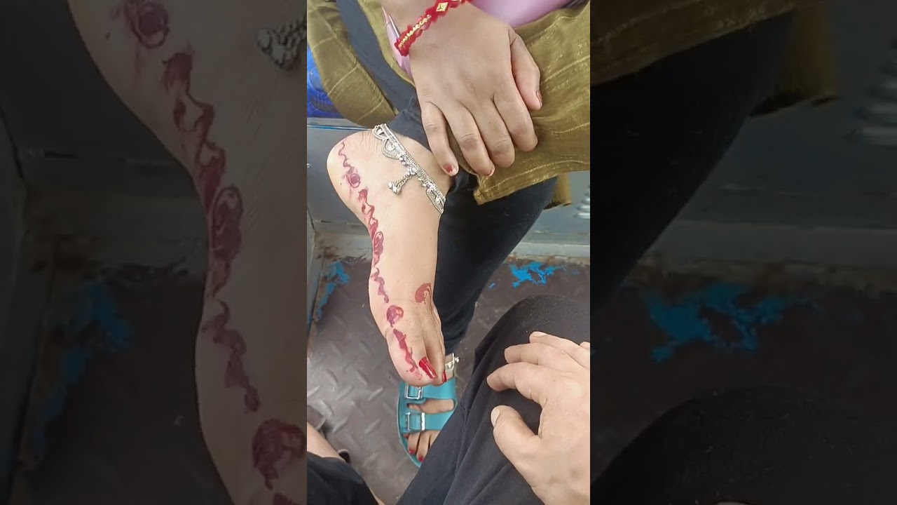 Indian female close foot sie
