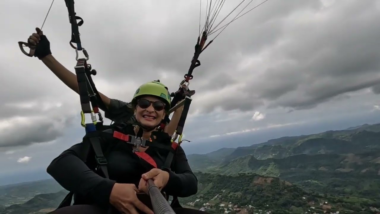 De Infarto! Volando parapente y subiendo por los aires sobre las montañas de Tamanique