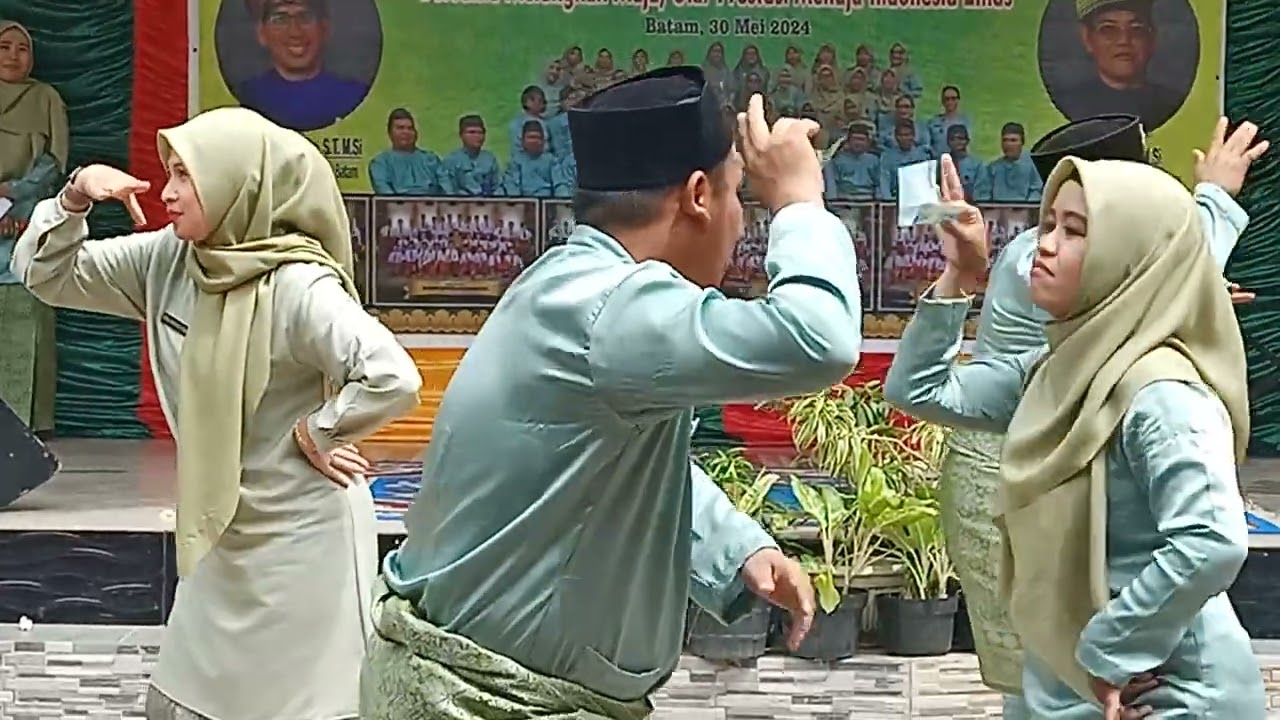 Tari Nona Singapura dari majelis guru SDN 006 Batu Aji Batam