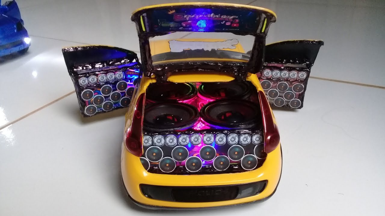 Miniatura do Fiat Palio com SOM no Acrilico REBAIXADO
