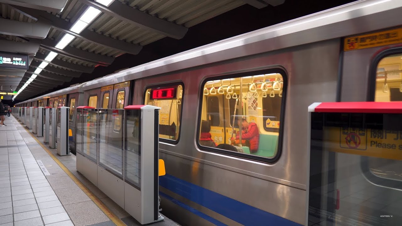 Taiwan, Taipei, MRT night ride from Mingde to Zhishan