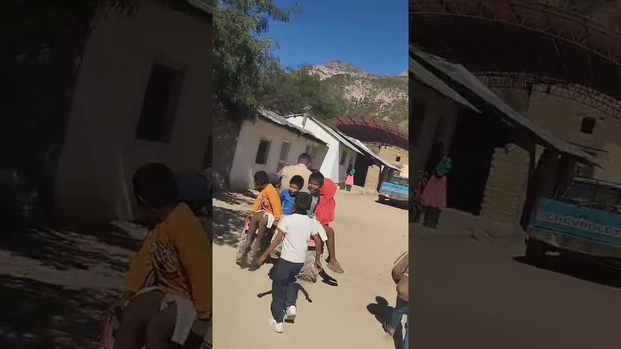 Ni&ntilde;os contentos en la comunidad de munerachi ,Batopilas Chihuahua