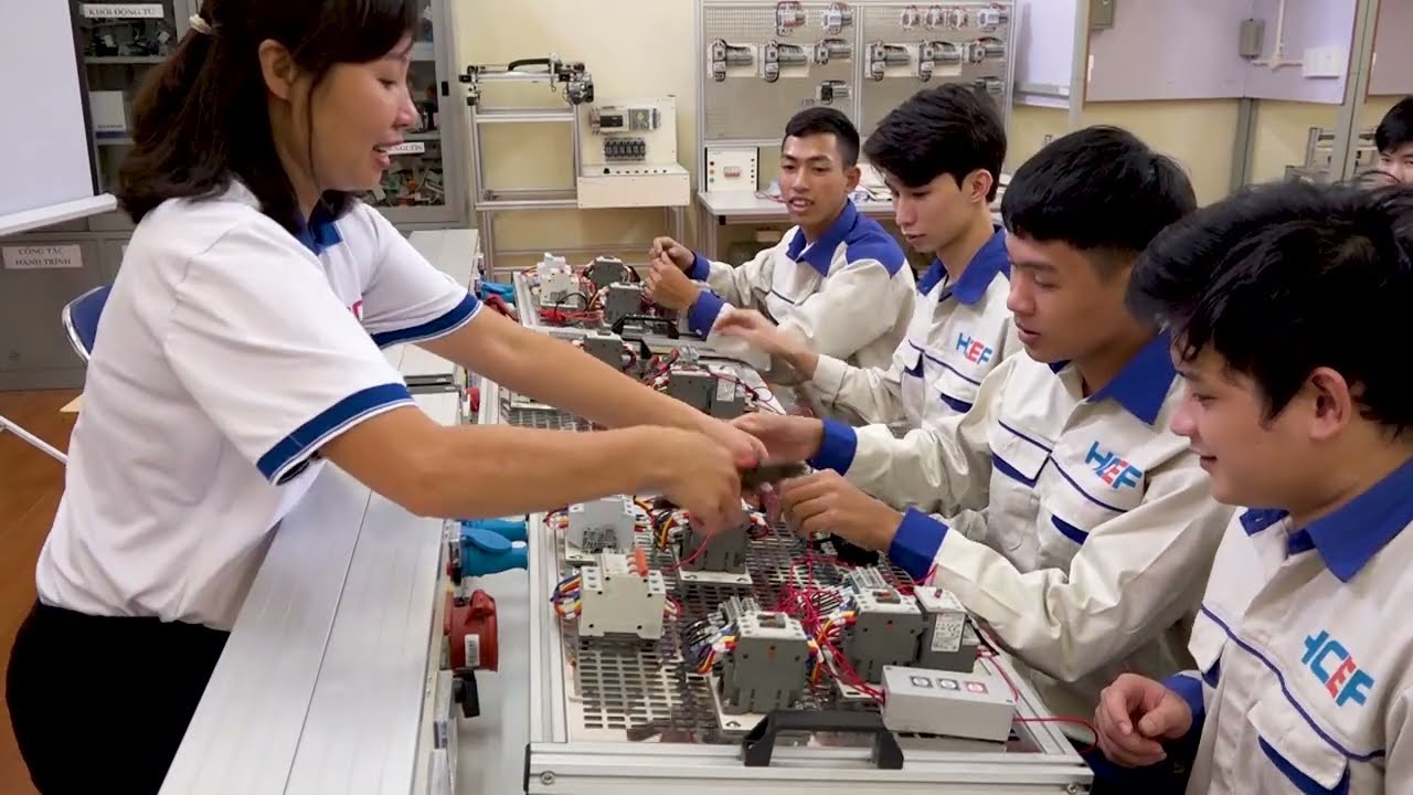 TRƯỜNG CAO ĐẲNG CƠ ĐIỆN VÀ CÔNG NGHỆ THỰC PHẨM HÀ NỘI. 60 NĂM XÂY DỰNG VÀ PHÁT TRIỂN 1962 - 2022