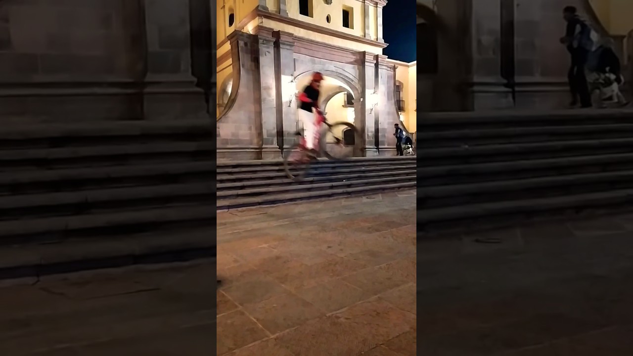 Escaleras del Templo de la Cruz en Quer&eacute;taro #mtb #queretaro