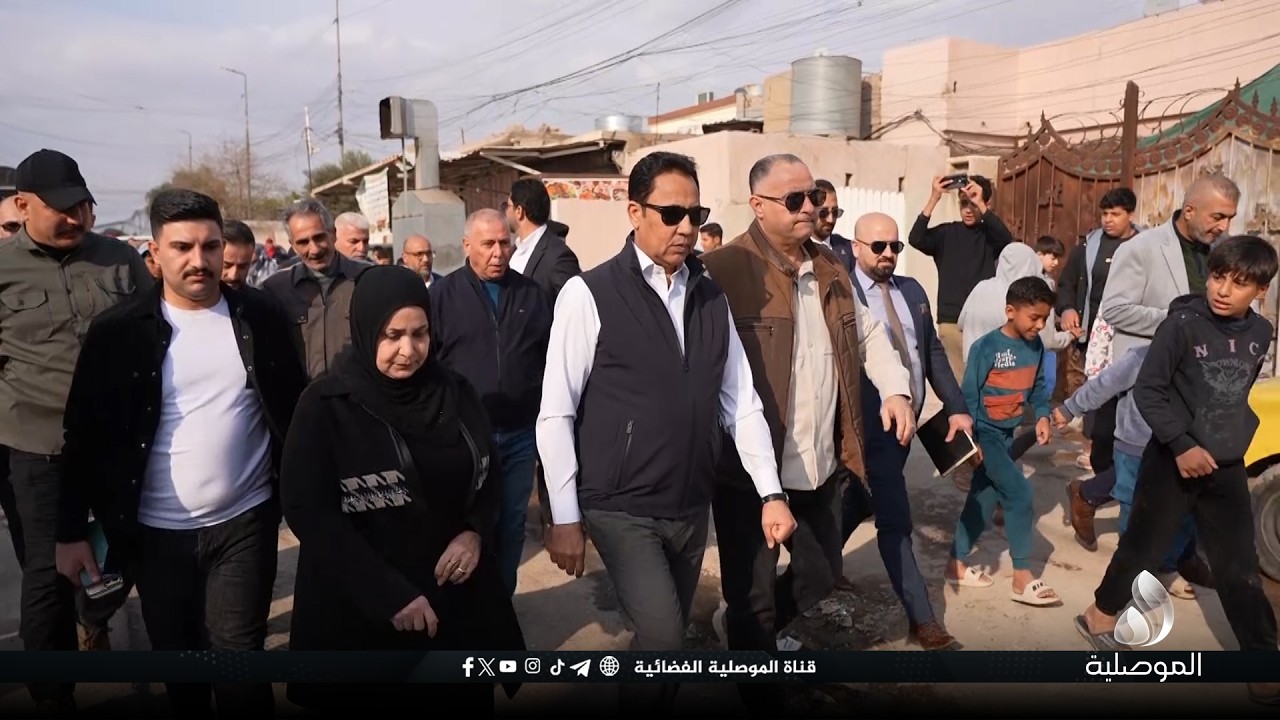 محافظ نينوى يوجّه بتبليط الشارع الرئيس في حي المنصور بأيمن الموصل خلال زيارة ميدانية