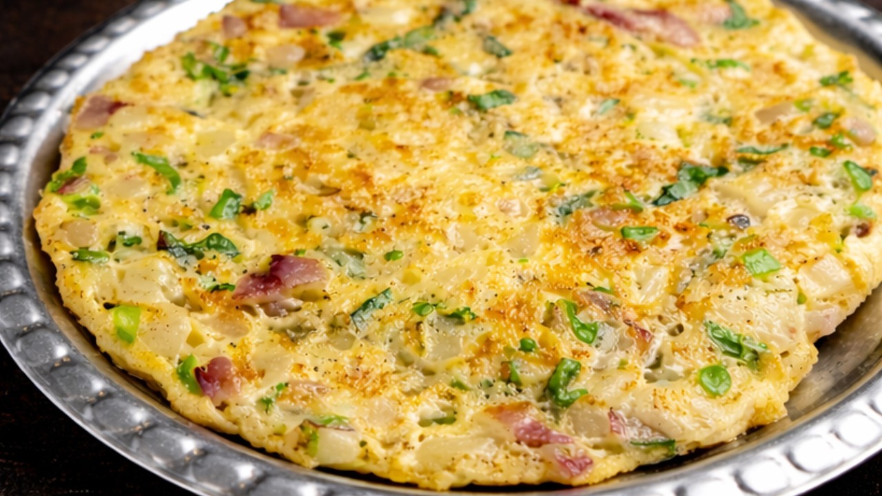 Simple Omelette Recipe in Tamil | Soft Egg Omelette | No Voice Cooking | MKN Kitchen