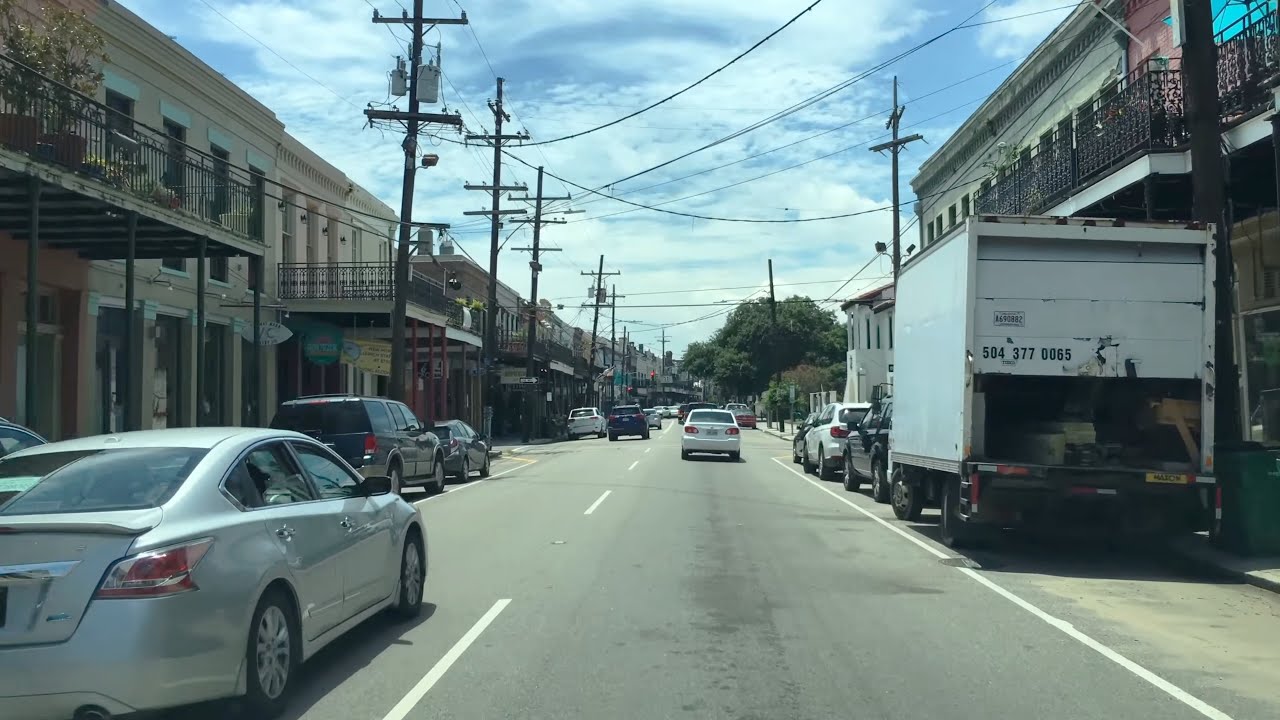 Driving Downtown - New Orleans Garden District - New Orleans USA
