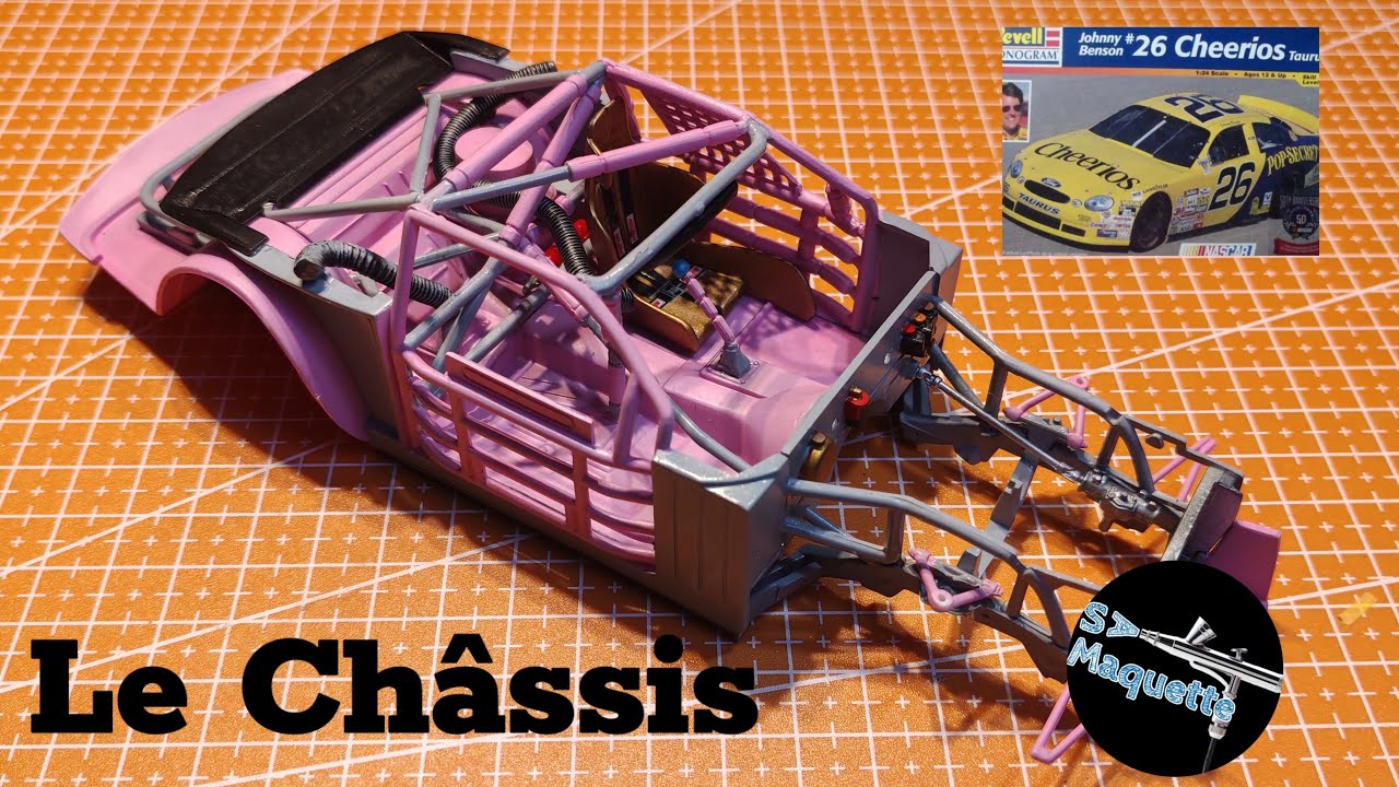 1/25 Revell Nascar Ford Taurus Cartoon Network