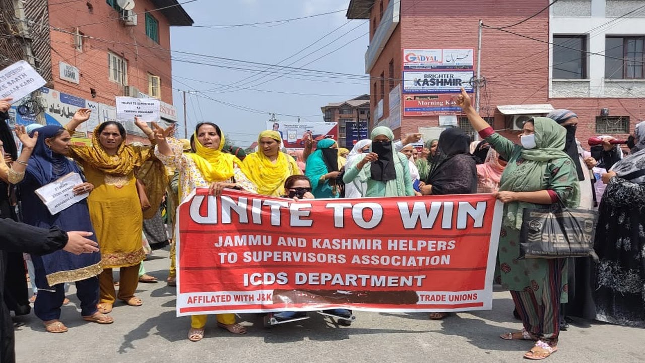 Srinagar: ICDS Workers Protest For Release Of Pending Salaries, Re-Engagement