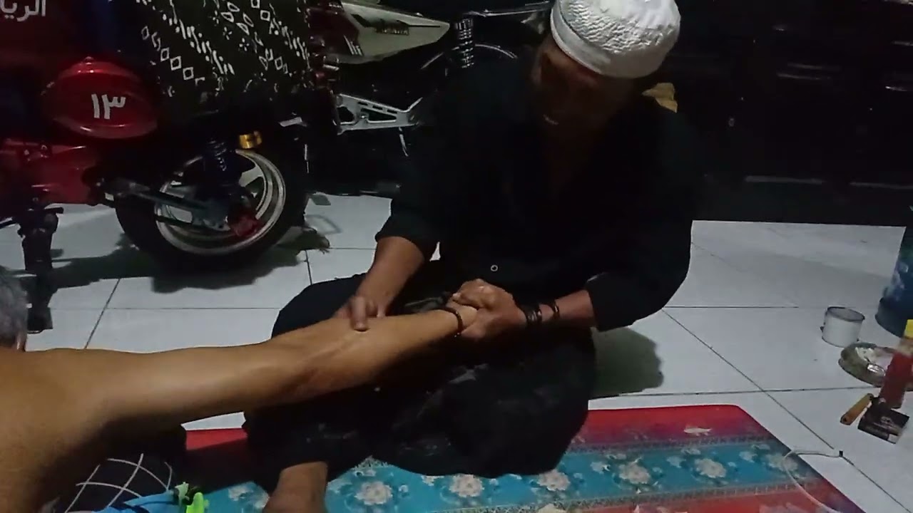 Ahli Pijat Dan Urut Kang Pur #baharandara #uruttradisionalmelayu #urutkaki #urutchannel #pegal