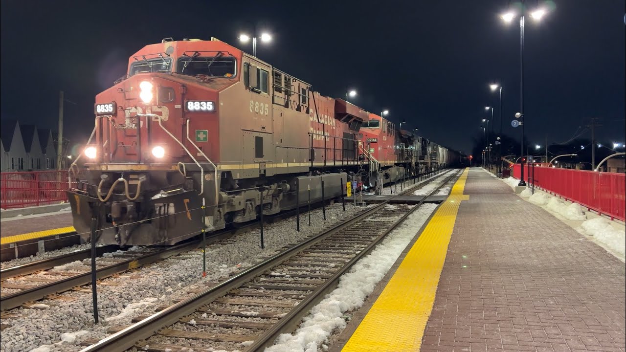 CP 8835 rolls CPKC 247 past Grayland 