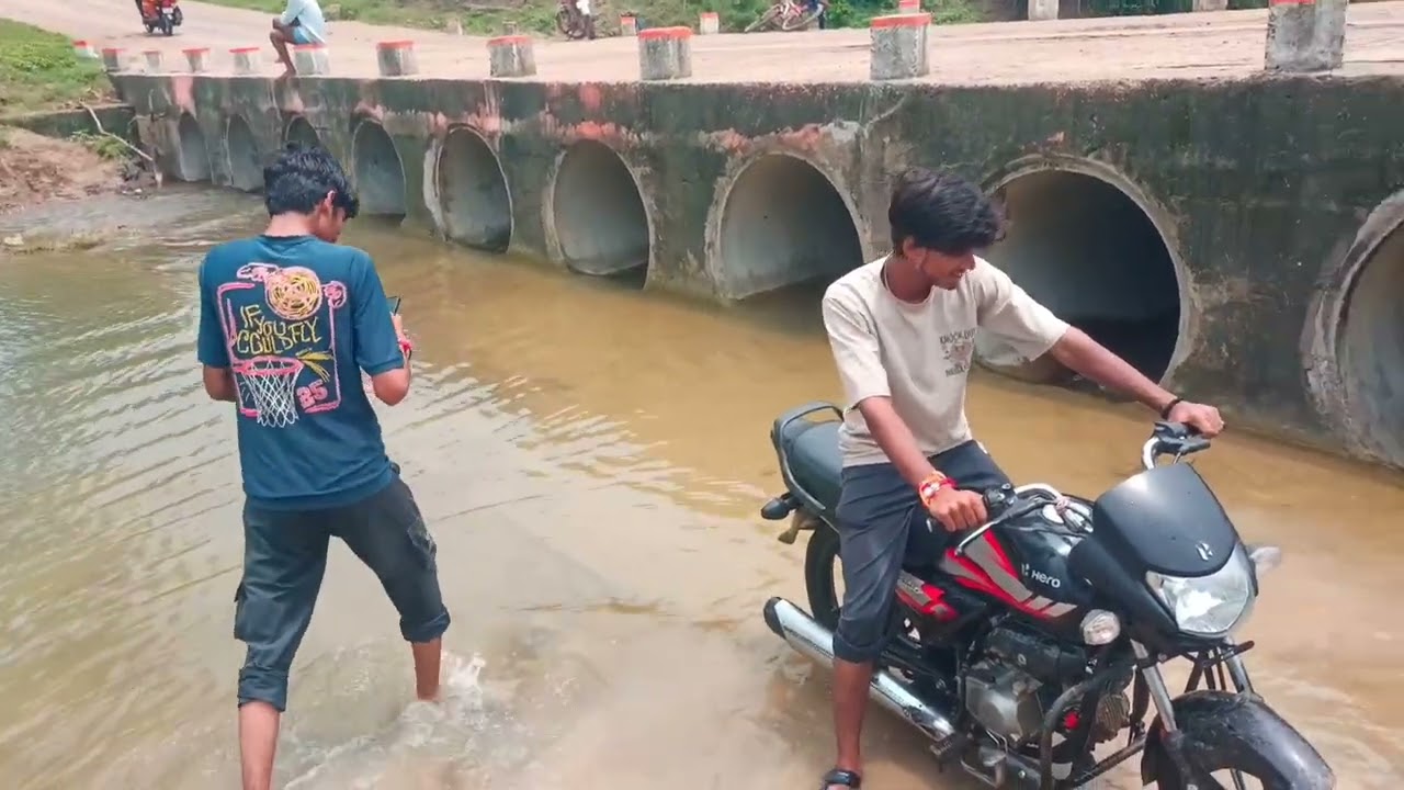 Aaj hm apni bike ko waterpark lege gaye the or kya ho gaya aap video mai dekhe