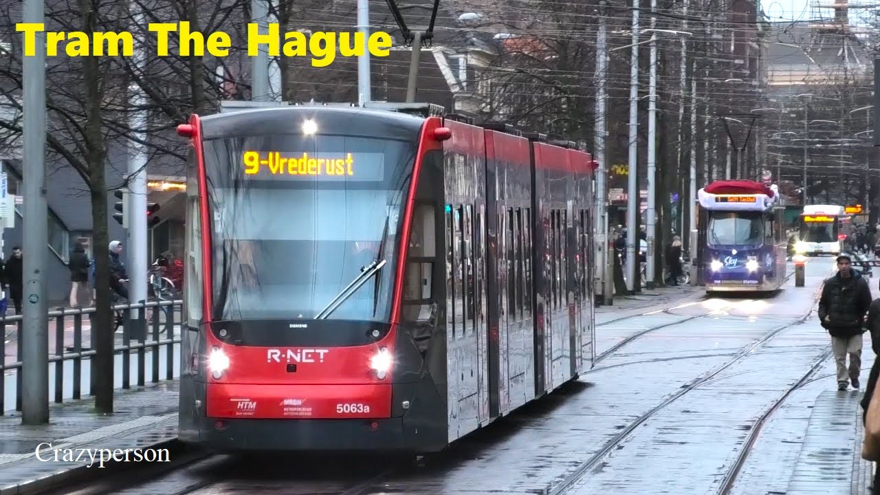 Tram Den Haag in Dec. 2024 met HTM Kersttram en Oude Trams