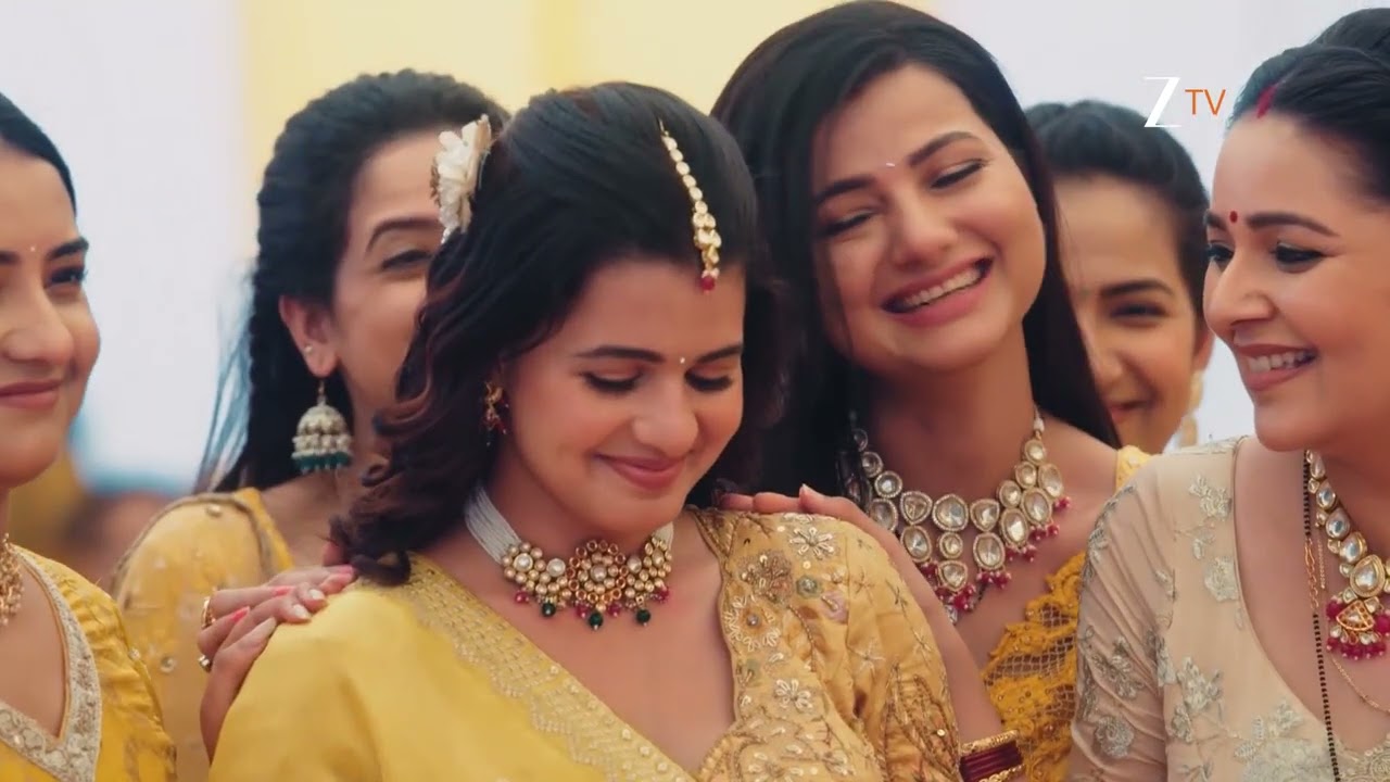 Lakshmi Nivas Hindi | Radhika ko dekhkar Raj ke parivaar ko aa raha hai gussa.