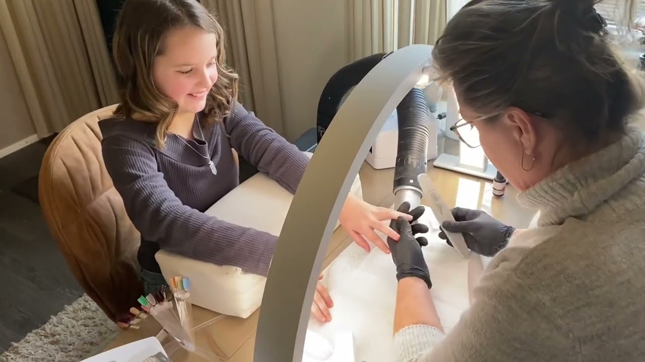 Naar de nagelsalon - Danni vlogt