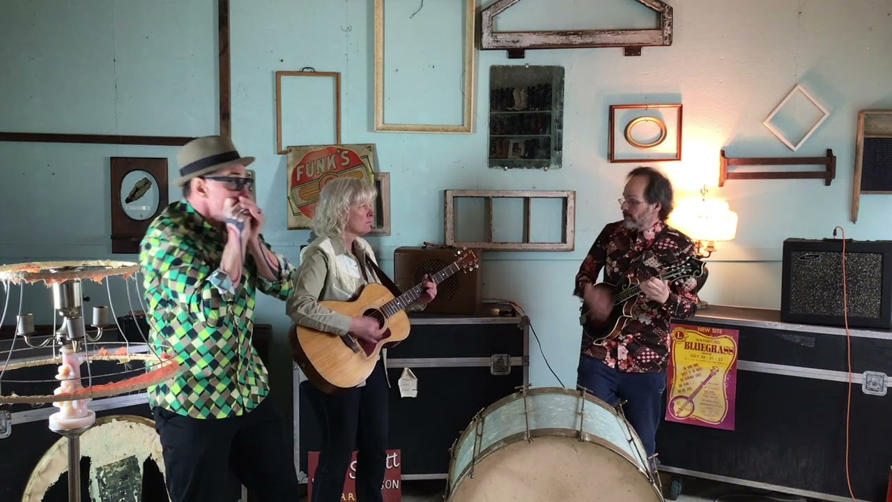 Mike Stevens trio featuring The Schott's perform Blowin’ Up A Storm