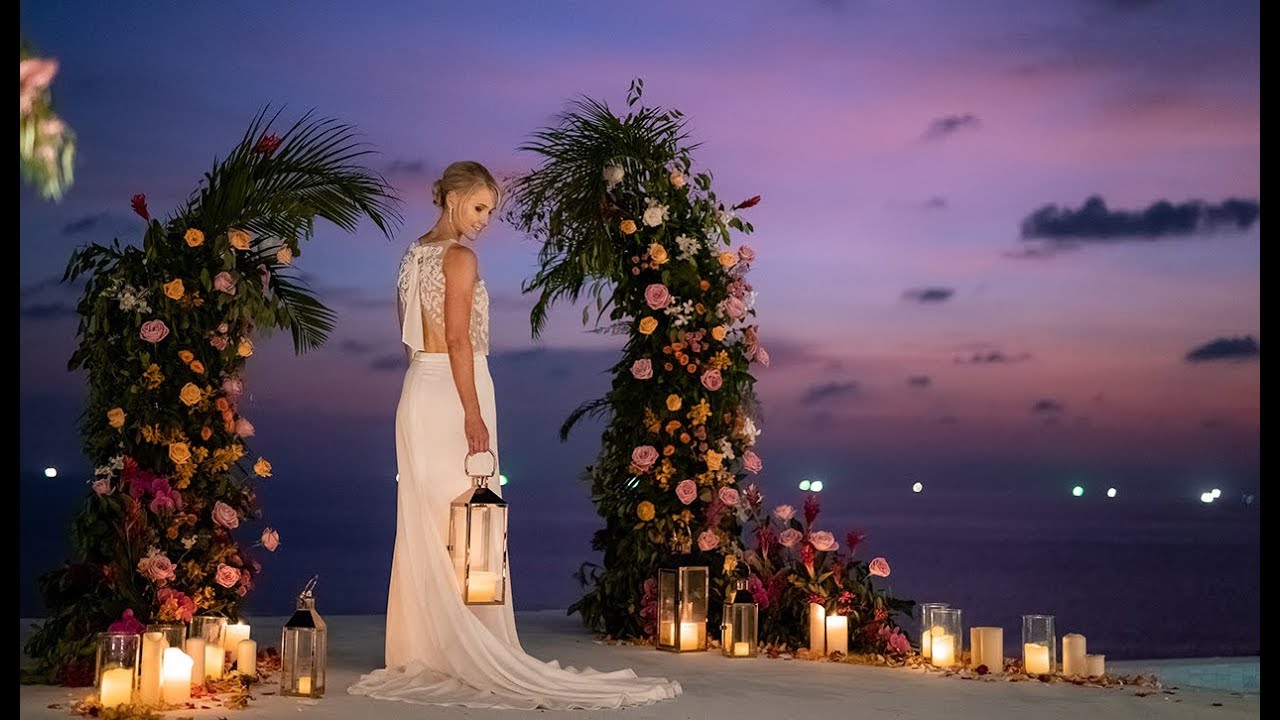 Phuket Wedding Planner - WEDDING BOUTIQUE - Luxury Villa Wedding in LIVING CORAL in Phuket