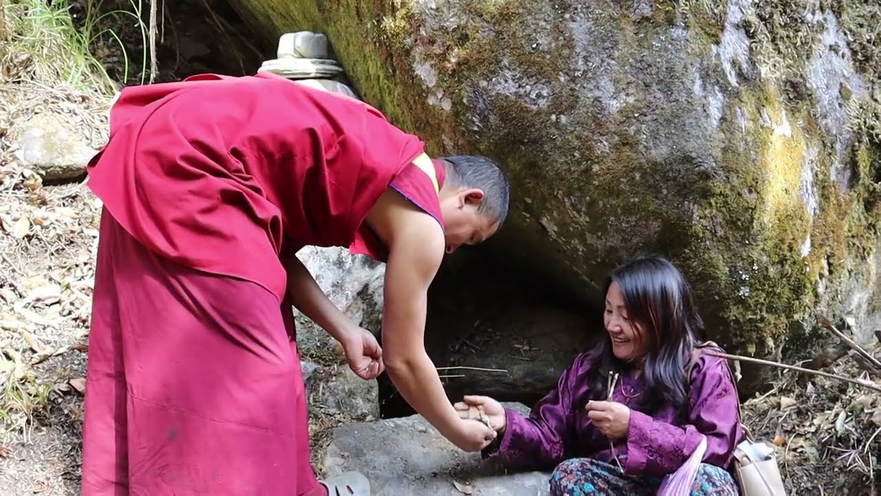 བདེ་ཆེན་ཕོ་བྲང་གནས།
