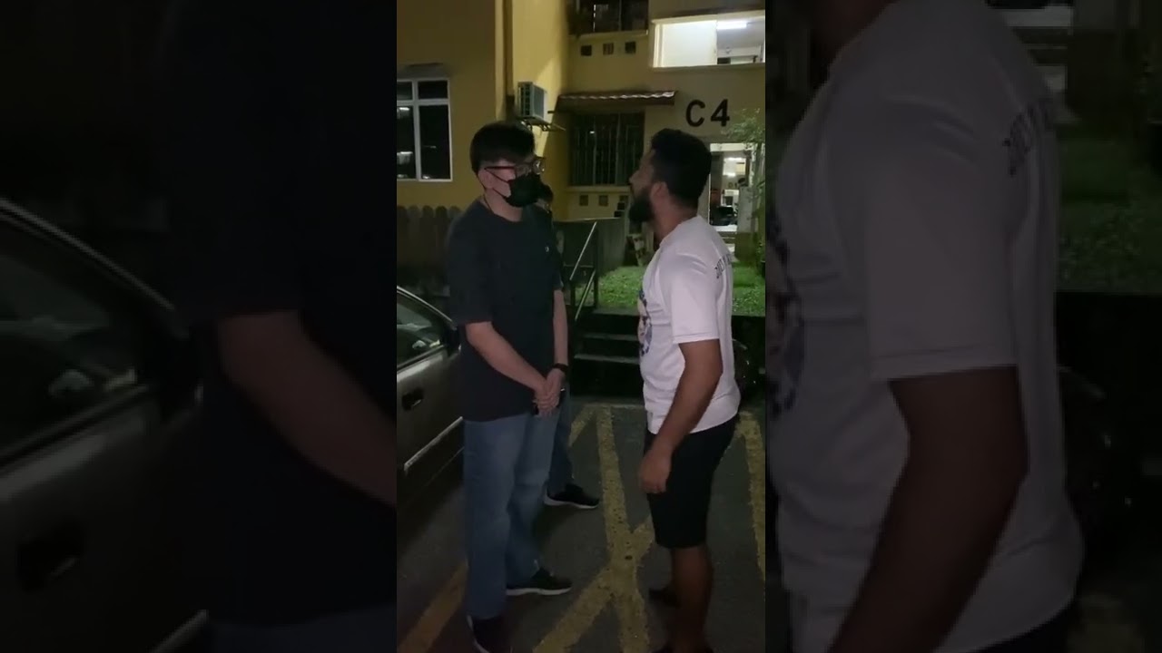 Mustafa khan , ahlong datang rumah mangsa.