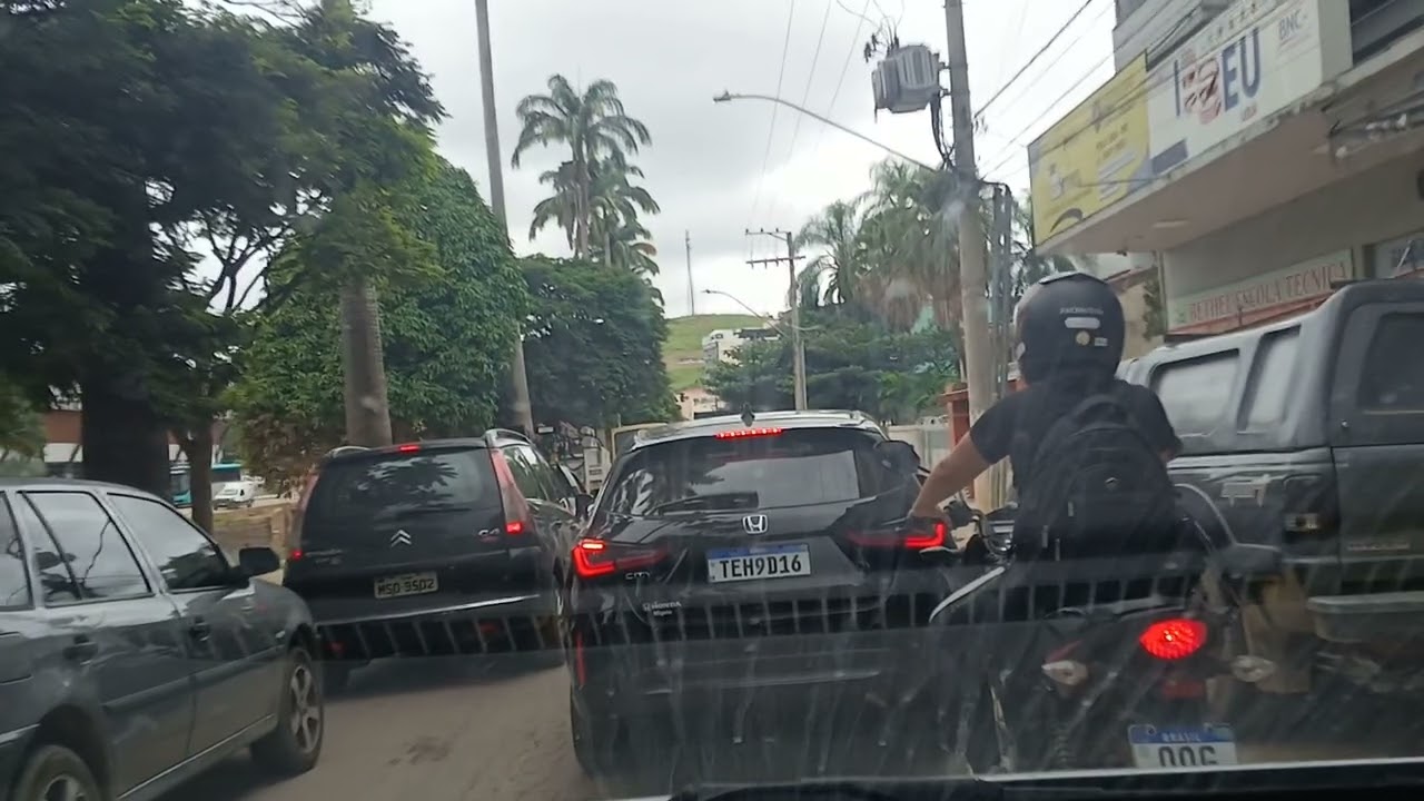 Ubá - MG | Evite tráfegar pelo centro da cidade, muitos caminhões e máquinas na pista