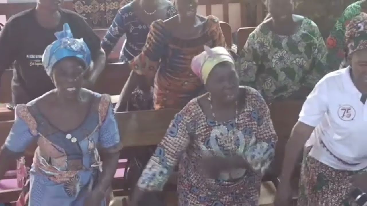 PRESTATION DE LA CHORALE DES FEMMES