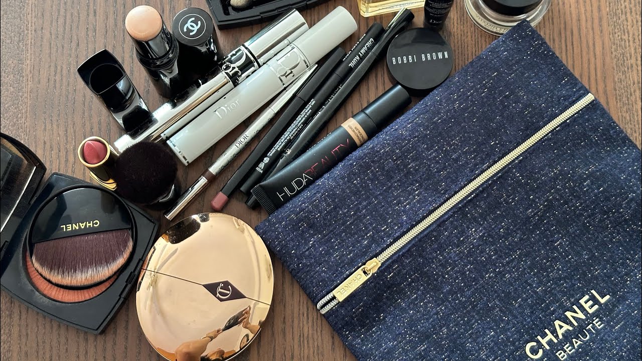 What fits the Chanel Beaute pouch 💙
