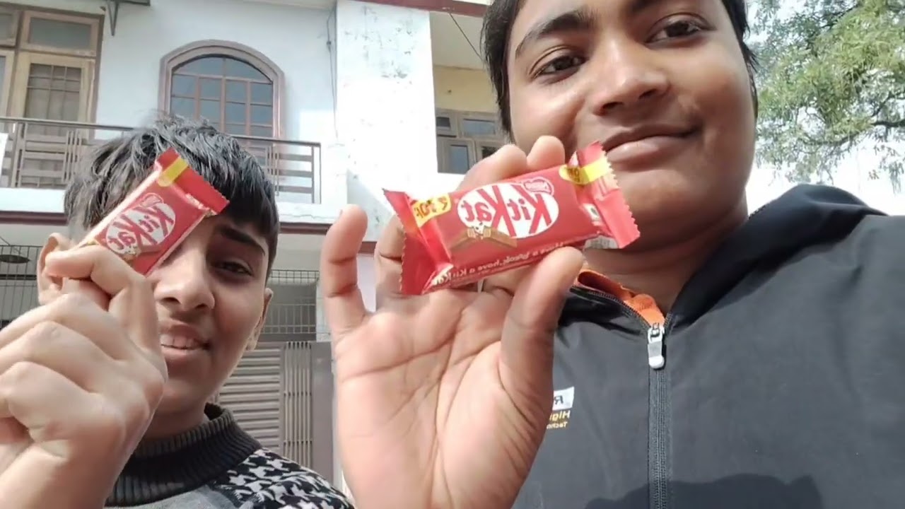 Chocolate 🍫🍫 hum khud hi le ke kha liye 😂😂