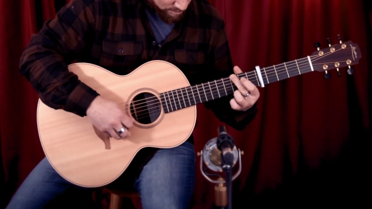 Lowden S-34 'Sitka Spruce / Hawaiian Koa' Acoustic Guitar