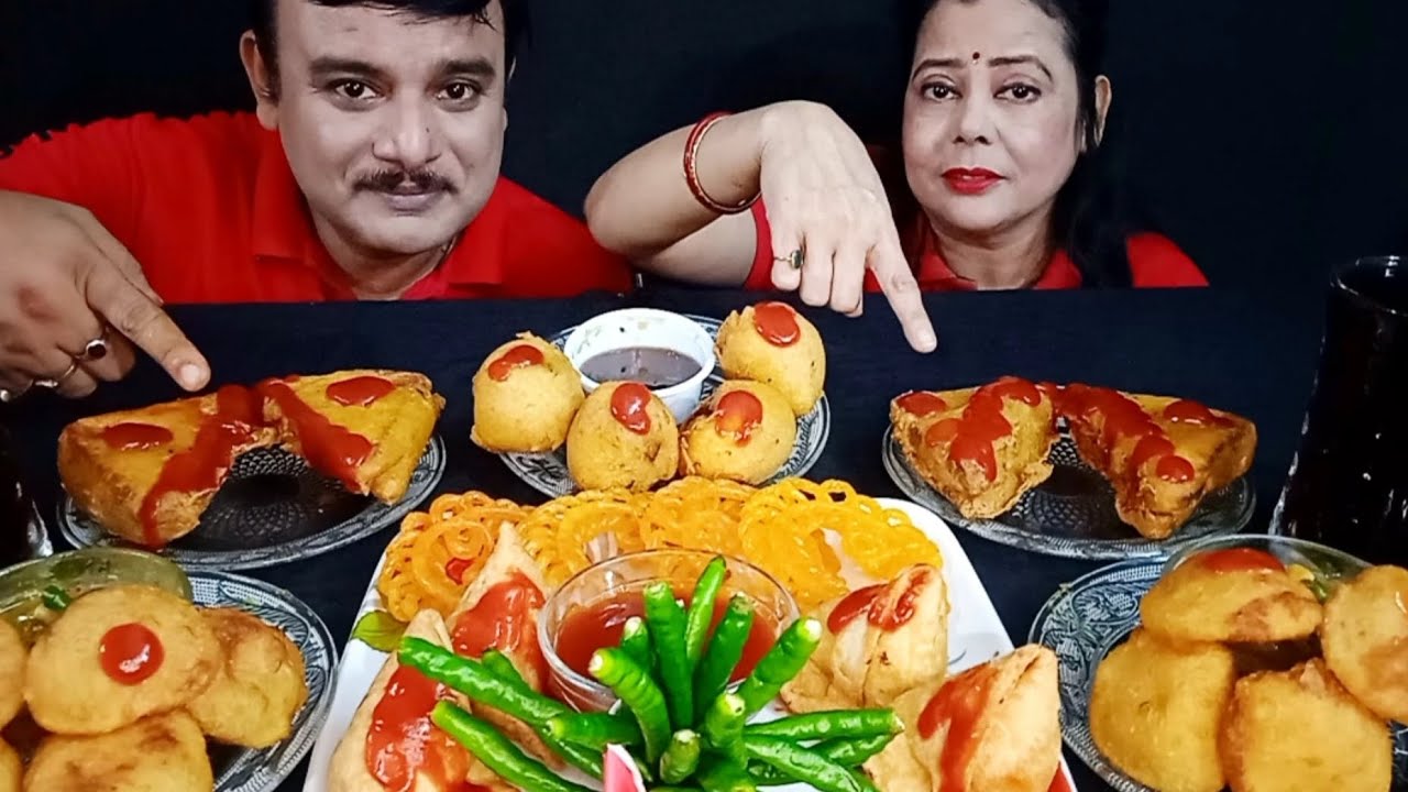 SPICY🔥🌶 INDIAN STREET FOOD CHILLI BREAD PAKORA SAMOSA CLUB KACHORI ALOO BONDA EATING CHALLENGE#food