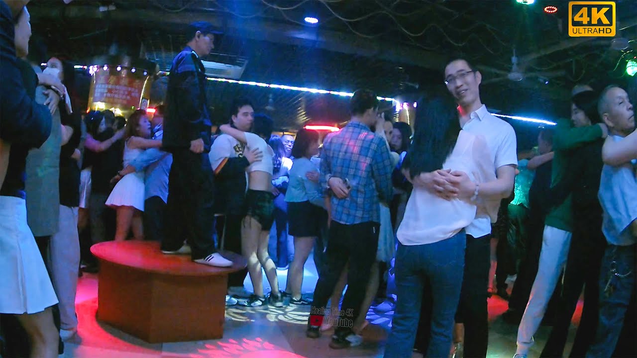 Chongqing 2025, Grandpa loves dancing very much, and his retirement life is very happy